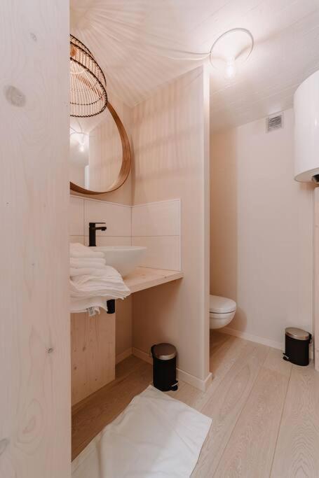 Chimay : La Chambre Doree De La Grand Place מראה חיצוני תמונה