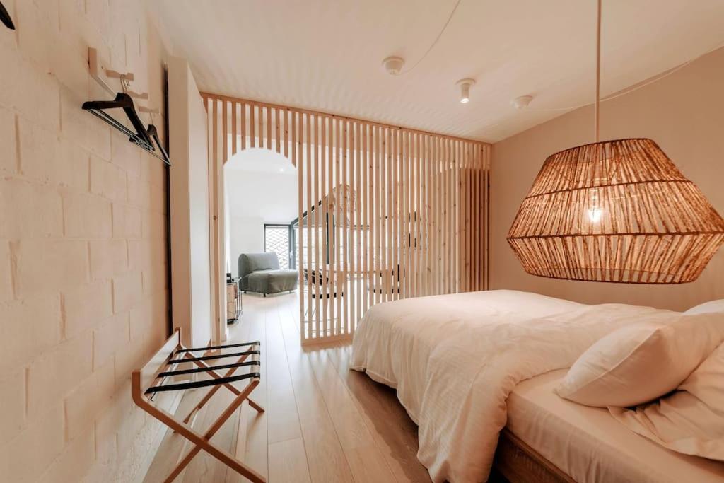 Chimay : La Chambre Doree De La Grand Place מראה חיצוני תמונה