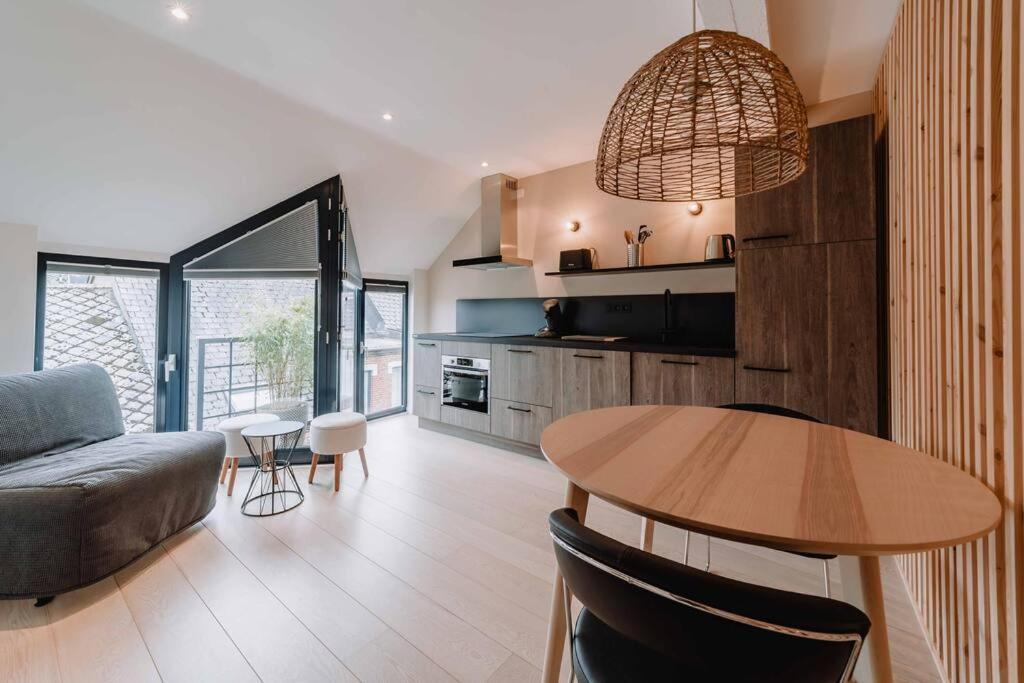 Chimay : La Chambre Doree De La Grand Place מראה חיצוני תמונה
