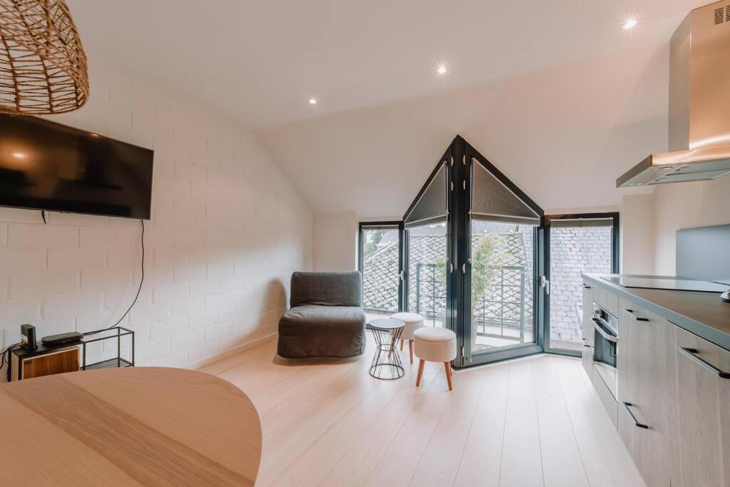 Chimay : La Chambre Doree De La Grand Place מראה חיצוני תמונה